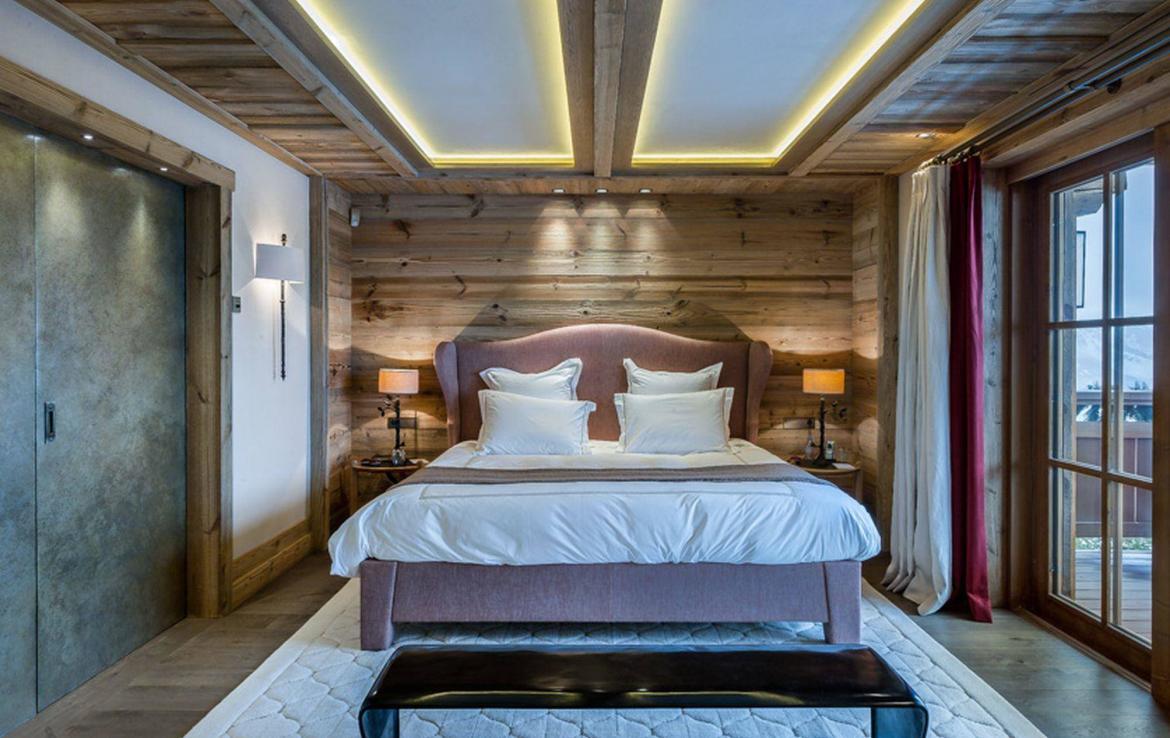 spacious bedroom chalet courchavel