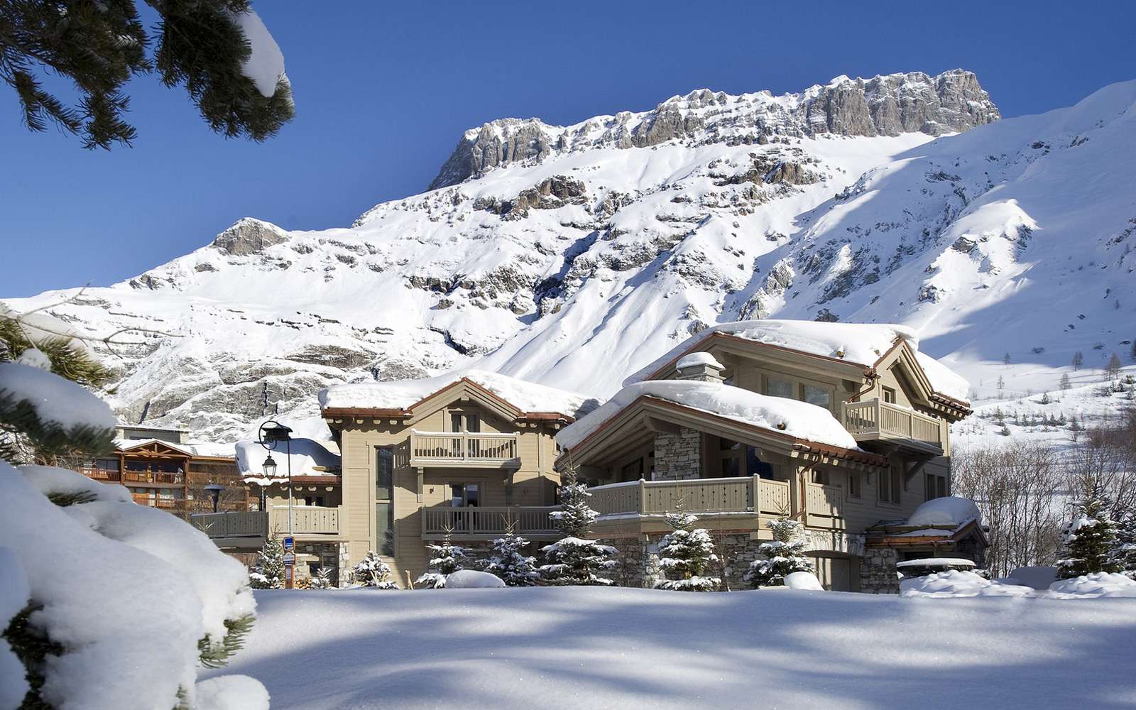 Kings-avenua-val-disere-snow-chalet-childfriendly-hammam-swimming-pool-covered-parking-cinema-boot-heaters-fireplace-area-val-disere-014-2