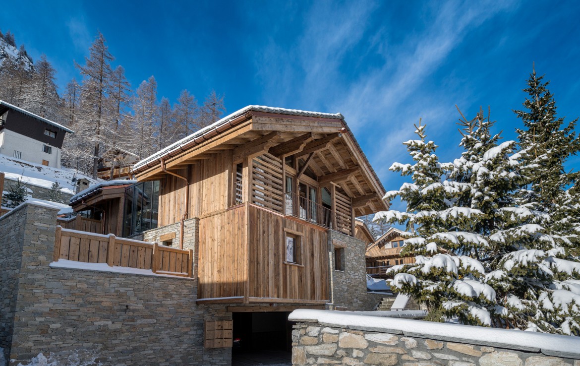 Kings-avenua-val-disere-snow-chalet-sauna-indoor-jacuzzi-hammam-swimming-pool-childfriendly-covered-parking-gym-fireplace-massage-room-area-val-disere-009