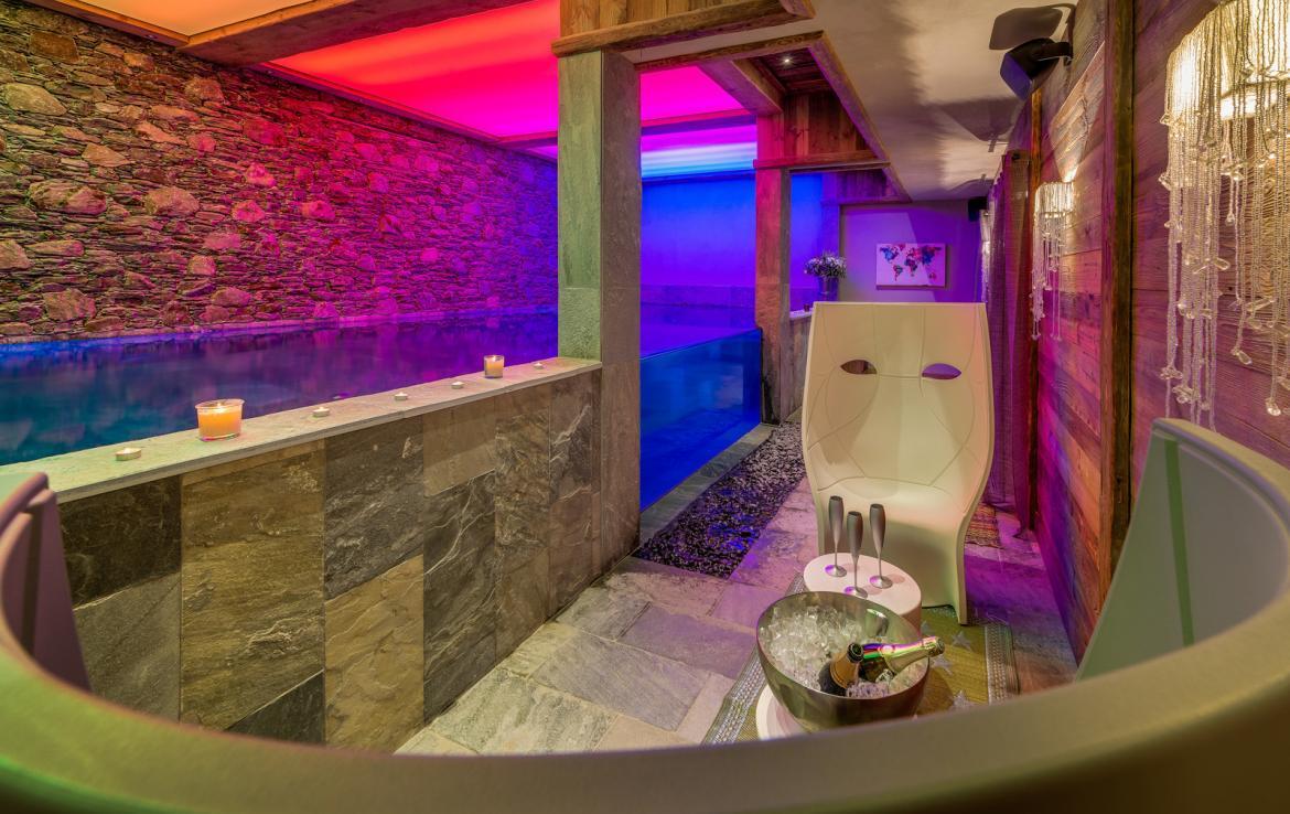 Kings-avenua-val-disere-snow-chalet-sauna-indoor-jacuzzi-hammam-swimming-pool-childfriendly-covered-parking-gym-fireplace-massage-room-area-val-disere-009-13