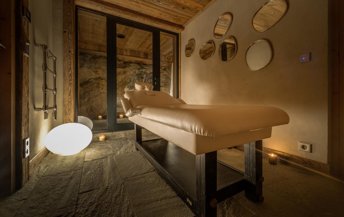 Kings-avenua-val-disere-snow-chalet-sauna-indoor-jacuzzi-hammam-swimming-pool-childfriendly-covered-parking-gym-fireplace-massage-room-area-val-disere-009-14