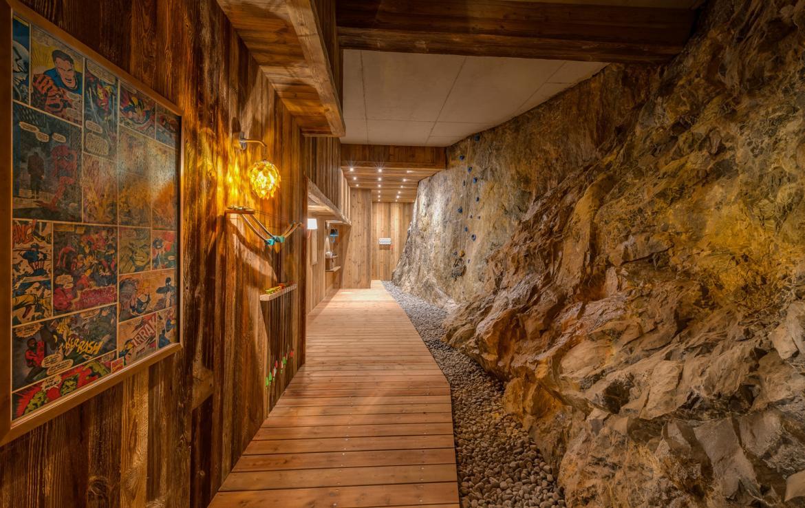 Kings-avenua-val-disere-snow-chalet-sauna-indoor-jacuzzi-hammam-swimming-pool-childfriendly-covered-parking-gym-fireplace-massage-room-area-val-disere-009-16