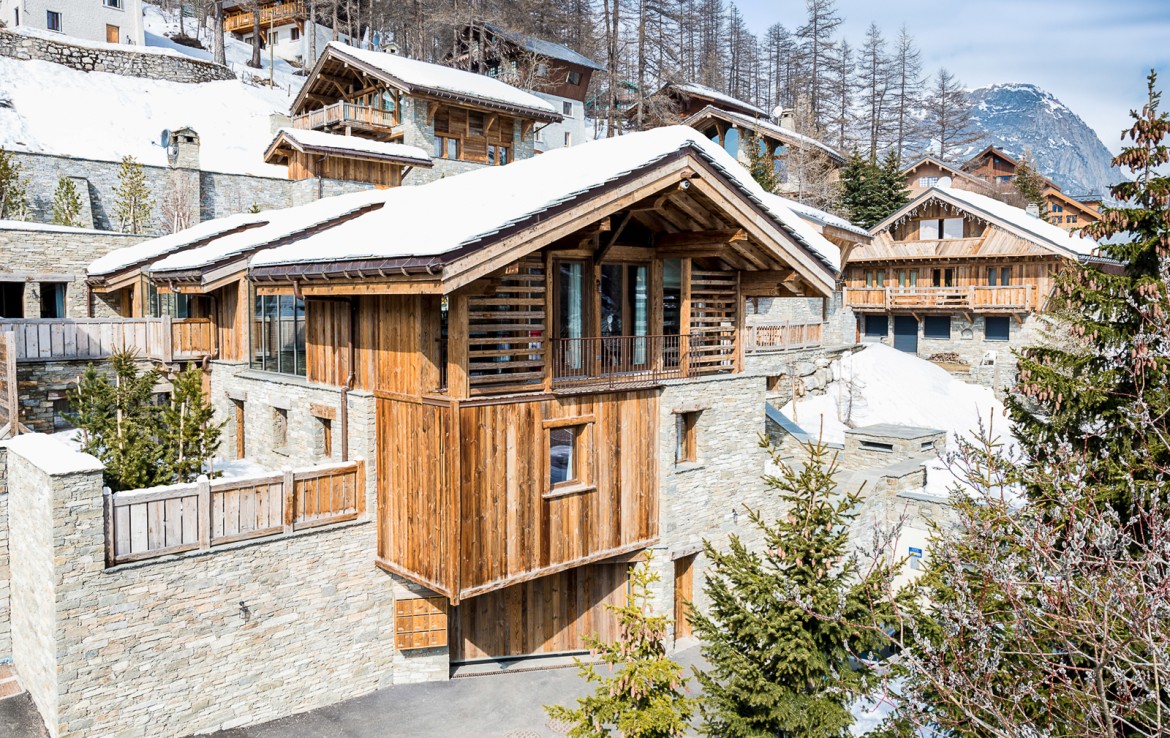 Kings-avenua-val-disere-snow-chalet-sauna-indoor-jacuzzi-hammam-swimming-pool-childfriendly-covered-parking-gym-fireplace-massage-room-area-val-disere-009-2