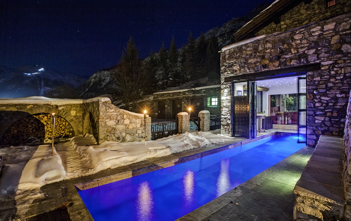 Kings-avenua-val-disere-snow-chalet-sauna-swimming-pool-parking-boot-heaters-fireplace-ski-in-ski-out-cigar-room-massage-therapie-room-area-val-disere-011-5