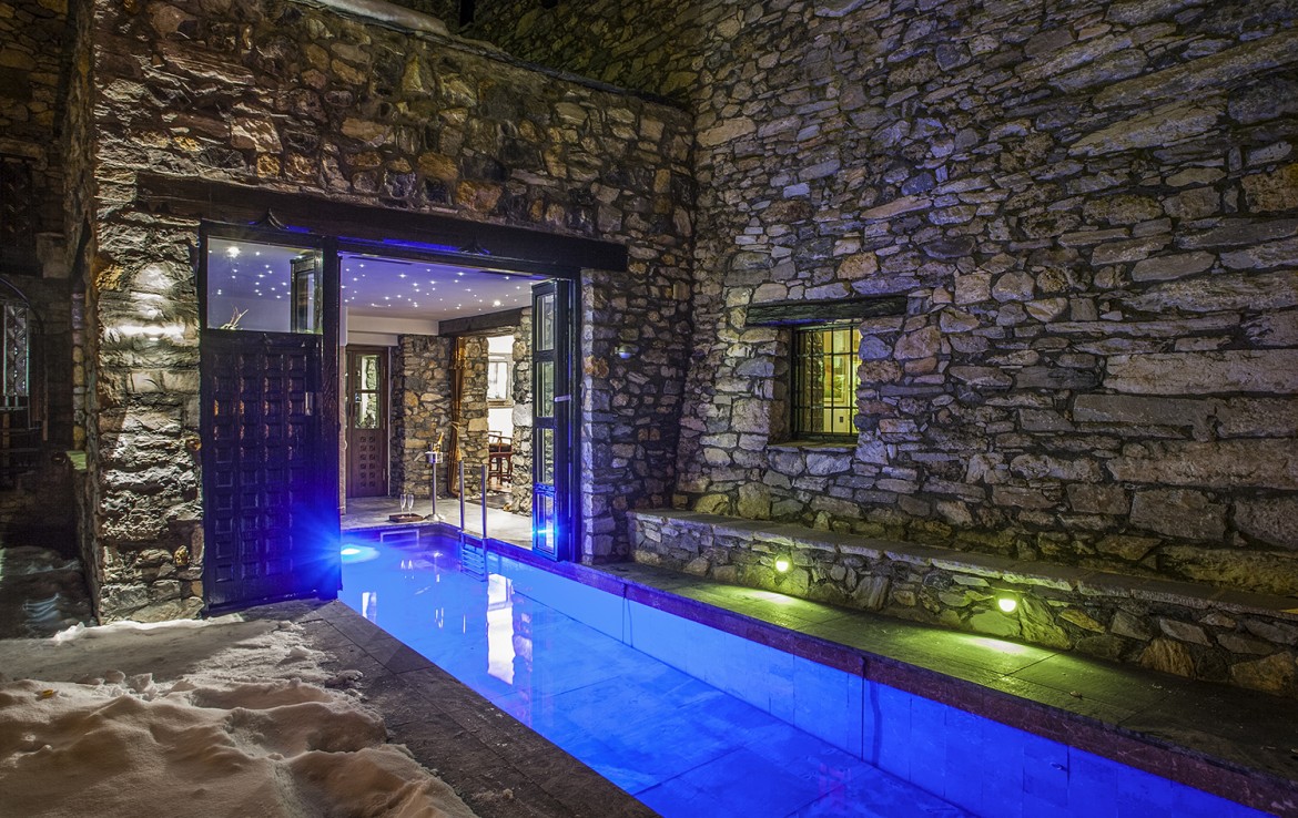 Kings-avenua-val-disere-snow-chalet-sauna-swimming-pool-parking-boot-heaters-fireplace-ski-in-ski-out-cigar-room-massage-therapie-room-area-val-disere-011-6