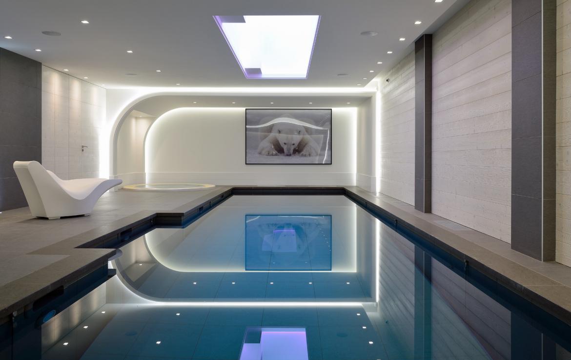 Kings-avenue-courchevel-jacuzzi-hammam-swimming-pool-childfriendly-cinema-games-room-gym-boot-heaters-fireplace-ski-in-ski-out-wine-cellar-courchevel-042-9