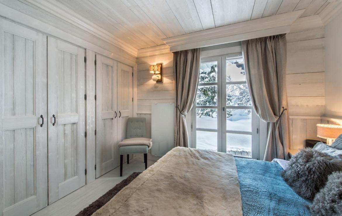 Kings-avenue-courchevel-jacuzzi-hammam-swimming-pool-childfriendly-parking-boot-heaters-fireplace-bar-lounge-massage-room-fitness-room-area-courchevel-027-14
