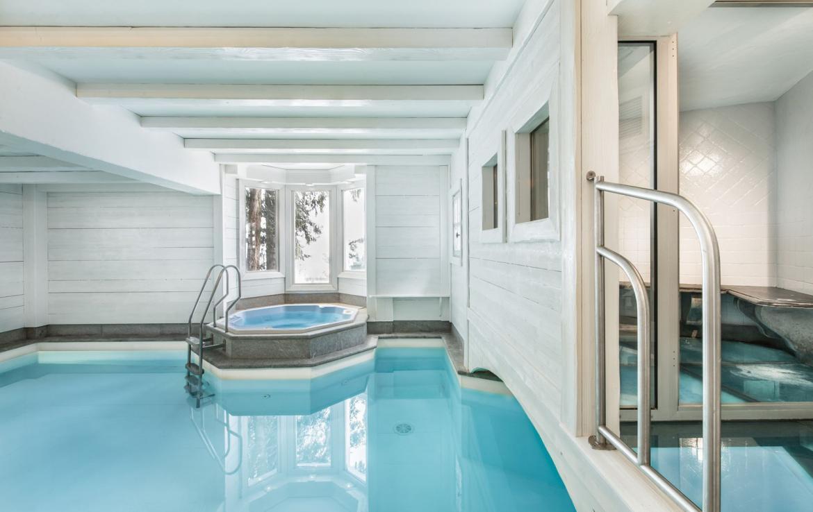 Kings-avenue-courchevel-jacuzzi-hammam-swimming-pool-childfriendly-parking-boot-heaters-fireplace-bar-lounge-massage-room-fitness-room-area-courchevel-027-18