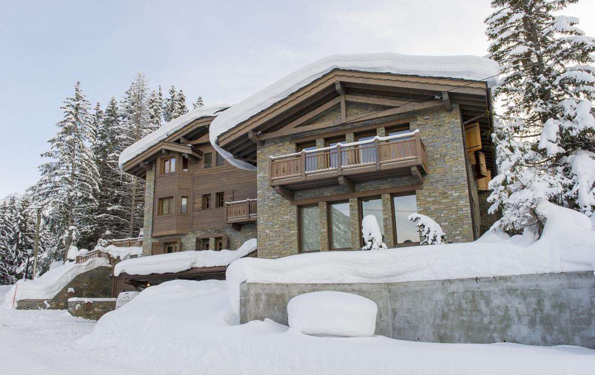 Kings-avenue-courchevel-jacuzzi-hammam-swimming-pool-childfriendly-parking-cinema-kids-playroom-games-room-gym-boot-heaters-ski-in-ski-out-area-courchevel-001-2