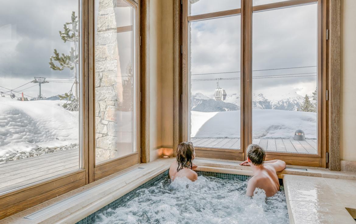 Kings-avenue-courchevel-sauna-jacuzzi-hammam-swimming-pool-childfriendly-parking-gym-boot-heaters-fireplace-ski-in-ski-out-massage-room-terrace-area-courchevel-022-19