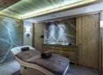 Kings-avenue-courchevel-sauna-jacuzzi-hammam-swimming-pool-gym-boot-heaters-fireplace-ski-in-ski-out-welness-area-bar-massage-room-lift-area-courchevel-024-18
