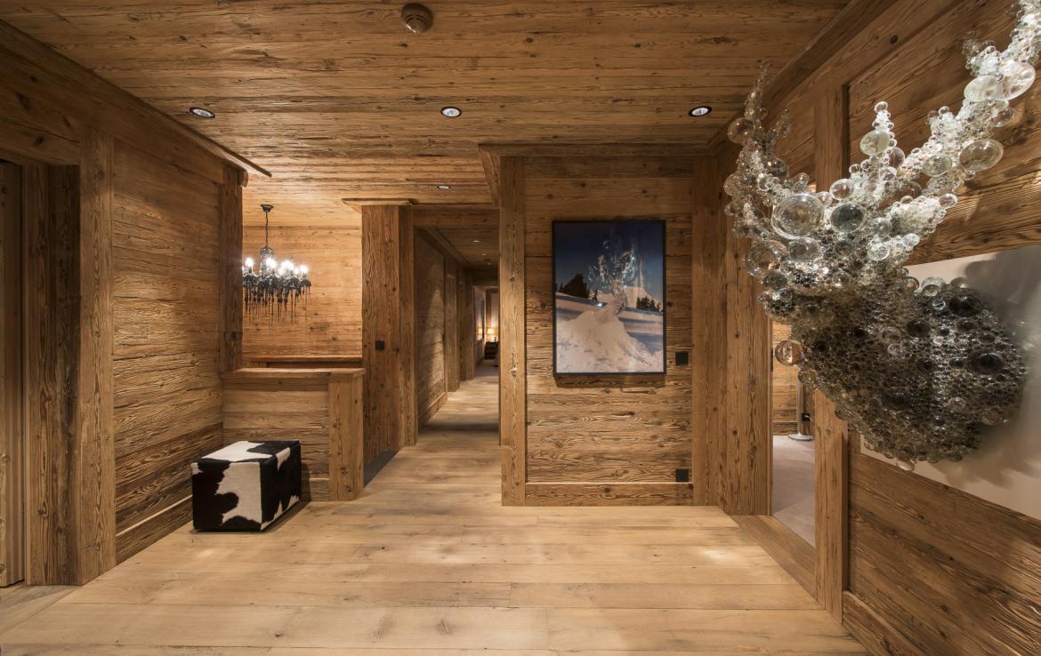 Kings-avenue-gstaad-hammam-swimming-pool-covered-parking-boot-heaters-fireplace-sound-system-area-gstaad-003-26