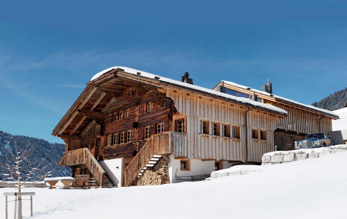 Kings-avenue-gstaad-sauna-outdoor-jacuzzi-covered-parking-cinema-gym-boot-heaters-fireplace-area-gstaad-002