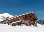 Kings-avenue-gstaad-sauna-jacuzzi-exterior-cubierto-aparcamiento-cine-gimnasio-botas-calentadores-chimenea-zona-gstaad-002-2