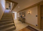 Kings-avenue-gstaad-sauna-extérieur-jacuzzi-couvert-parking-cinéma-gym-chauffage-bottes-foyer-zone-gstaad-002-25