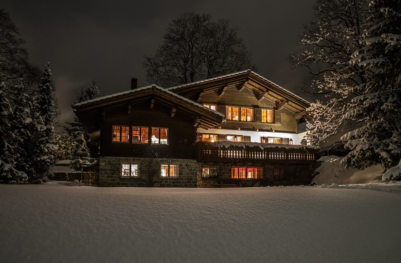 Kings-avenue-klosters-wifi-satellite-sauna-jacuzzi-parking-fireplace-gym-games-dvd-sledges-terraces-balconies-private-garden-area-klosters-004