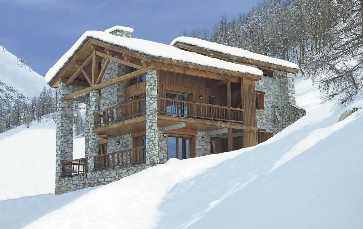 Kings-avenue-val-disere-snow-chalet-childfriendly-massage-room-ski-in-ski-out-fireplace-val-disere-020-1
