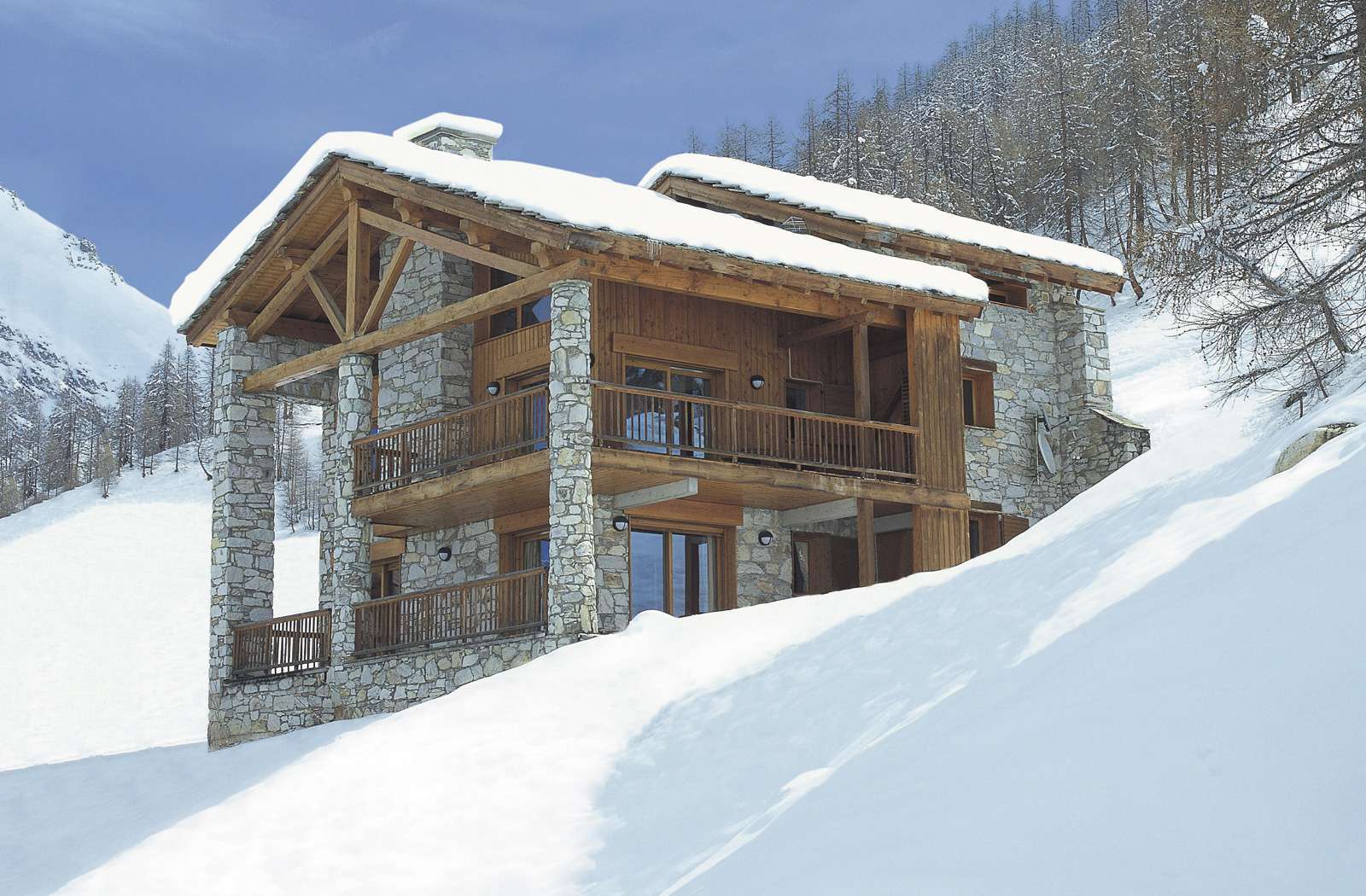 Kings-avenue-val-disere-snow-chalet-kinderfreundliches-massage-zimmer-ski-in-ski-out-kamin-val-disere-020-1