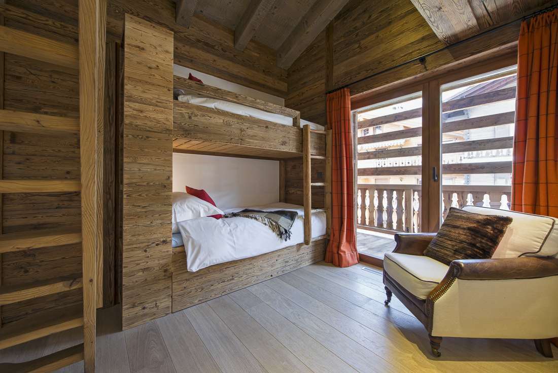 Kings-avenue-verbier-snow-chalet-outdoor-jacuzzi-childfriendly-fireplace-040-12