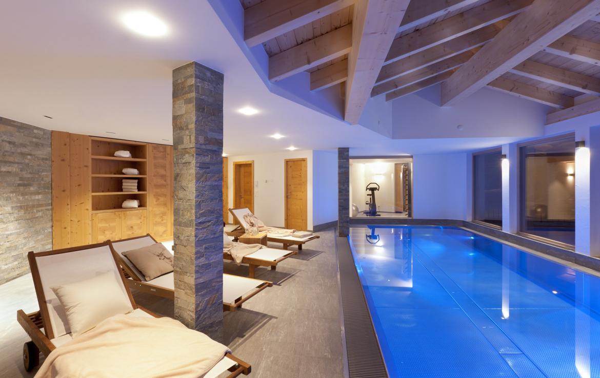 Kings-avenue-zermatt-snow-chalet-sauna-swimming-pool-childfriendly-fireplace-lift-09-11
