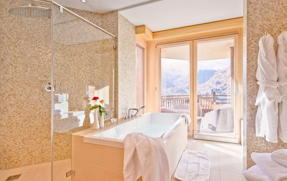 Kings-avenue-zermatt-snow-chalet-wi-fi-sauna-cinema-childfriendly-fireplace-massage-room-04-17