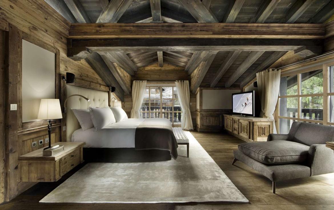 kings-avenue-luxury-chalet-courchevel-001-master-bedroom-with-tv-and-views