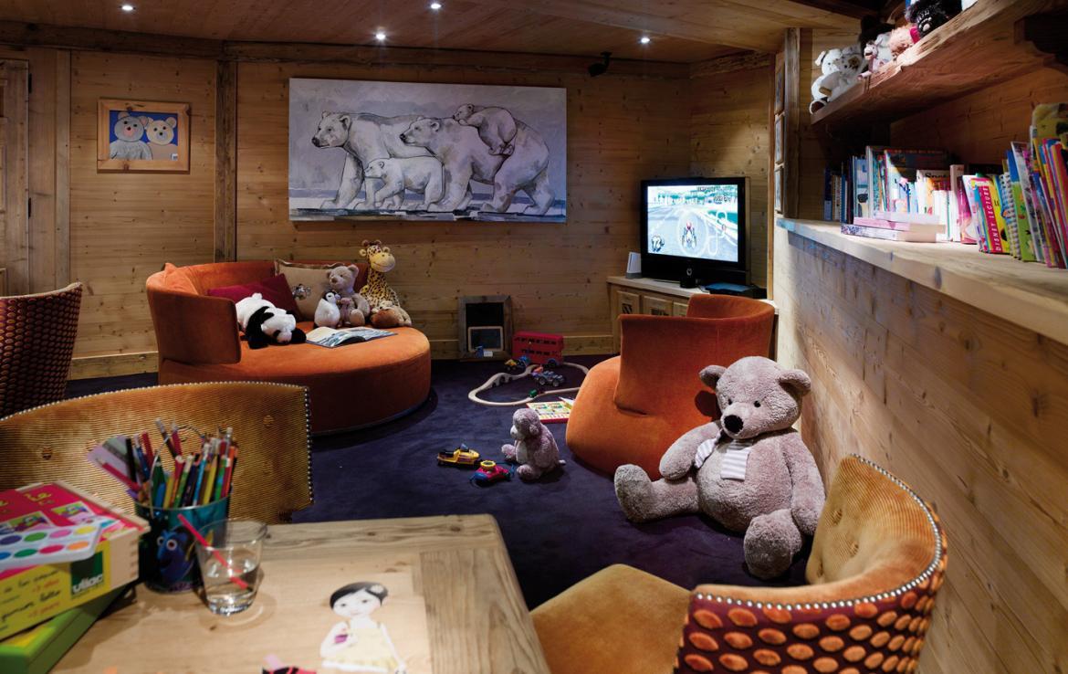 kings-avenue-luxury-chalet-courchevel-005-kids-playroom-with-tv