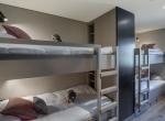 kings-avenue-luxury-chalet-courchevel-008-kids-bedroom-with-bunk-beds