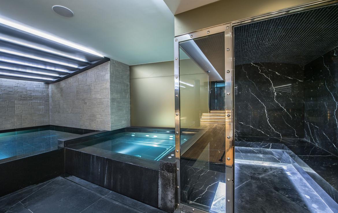 kings-avenue-luxury-chalet-courchevel-008-spa-area-with-swimming-pool-and-hammam