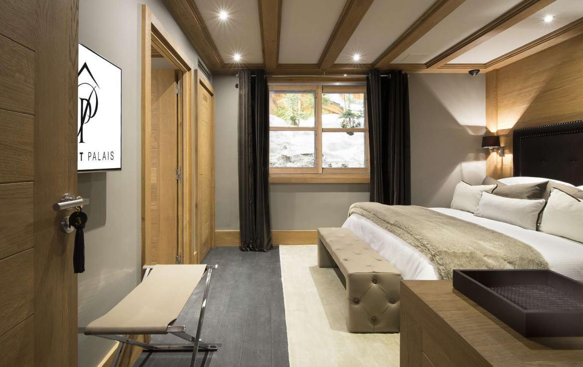 kings-avenue-luxury-chalet-courchevel-009-bedroom