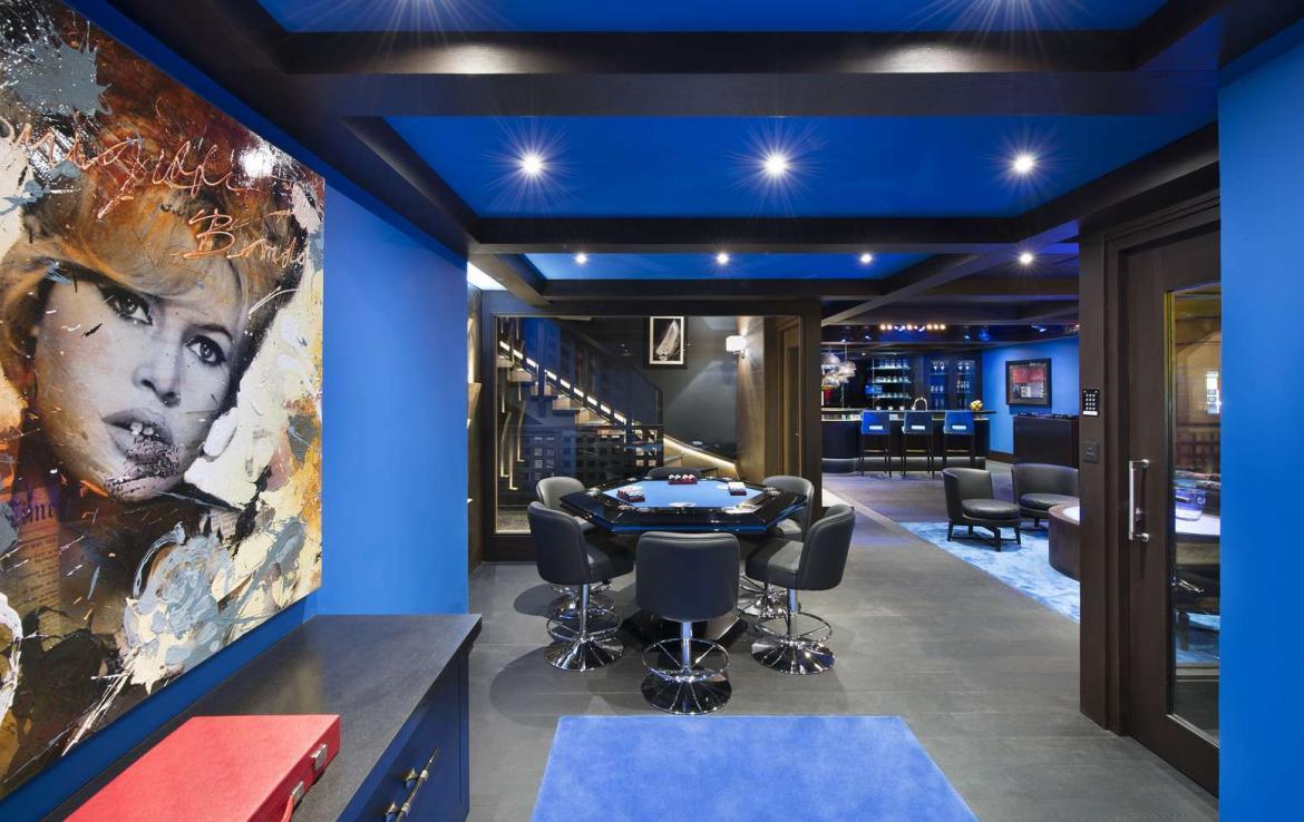 kings-avenue-luxury-chalet-courchevel-009-games-room-with-bar-area-and-sitting-area