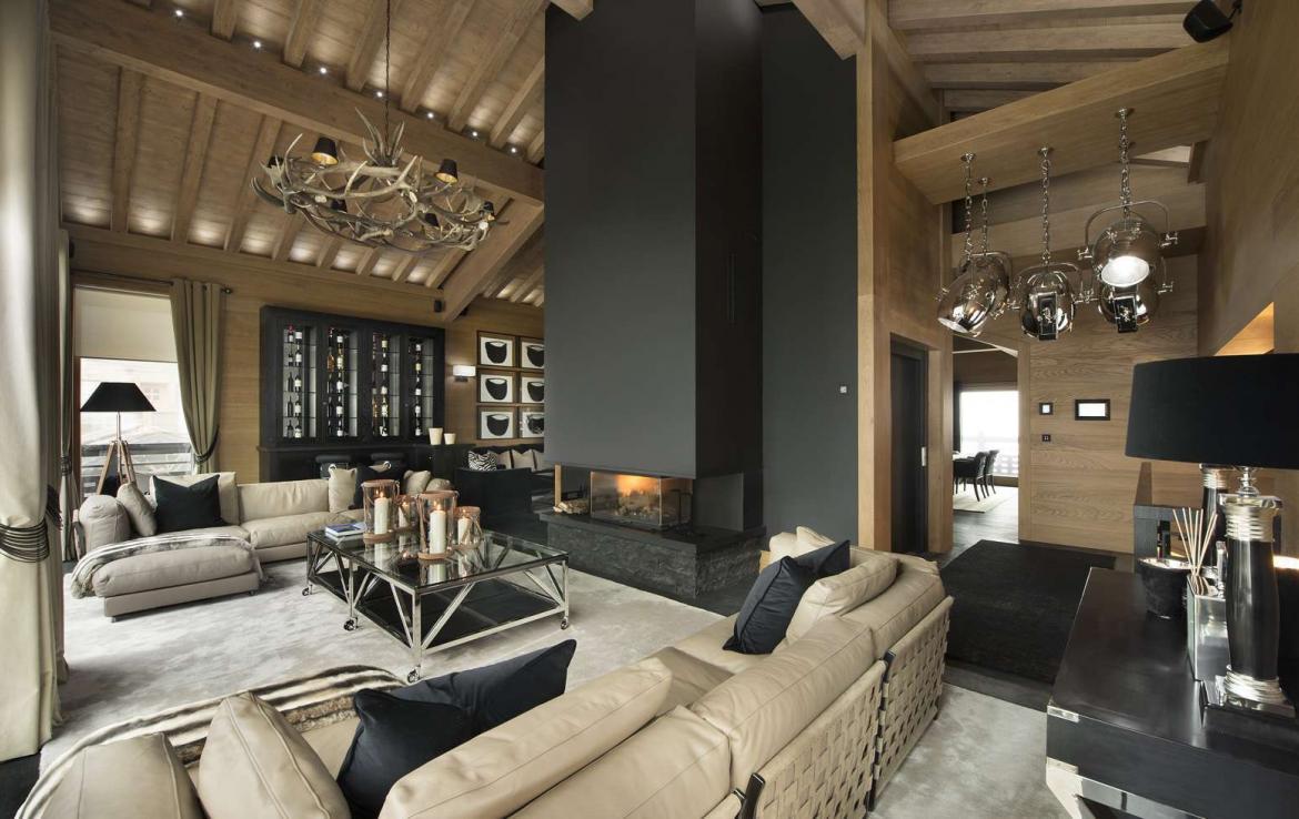 kings-avenue-luxury-chalet-courchevel-009-sitting-room-with-open-fireplace