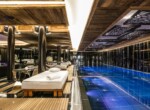 Design en teck, inspiré par les yachts, Ultima Gstaad _ Clinic